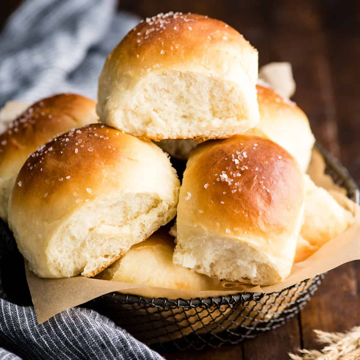 Lakeside Bakery Soft White Rolls, 4-pack